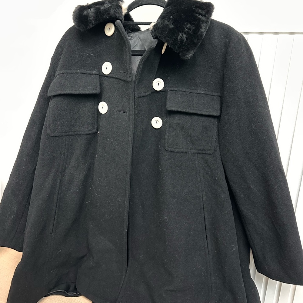 Woman Black Fur Button Coat: Size 42